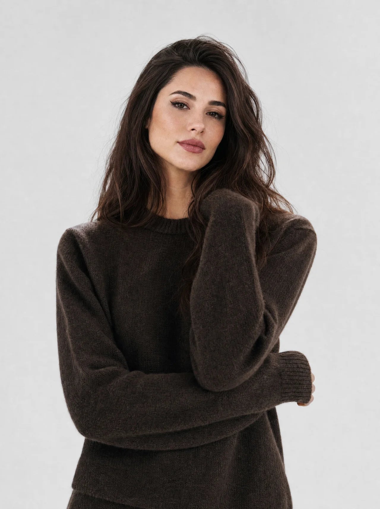 The Noir Pullover — Chocolate