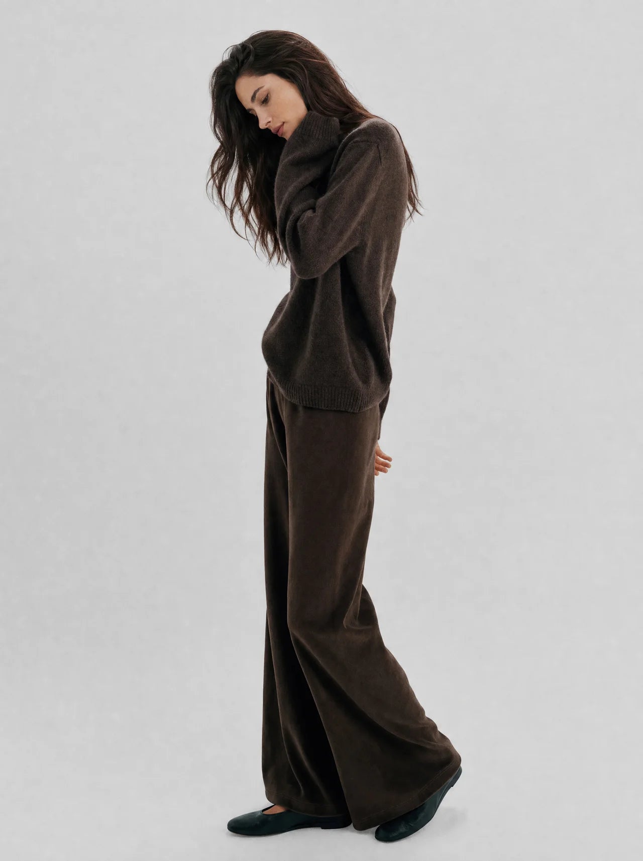 The Noir Pullover — Chocolate